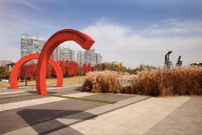 谁,在让城市雕塑自然生长?